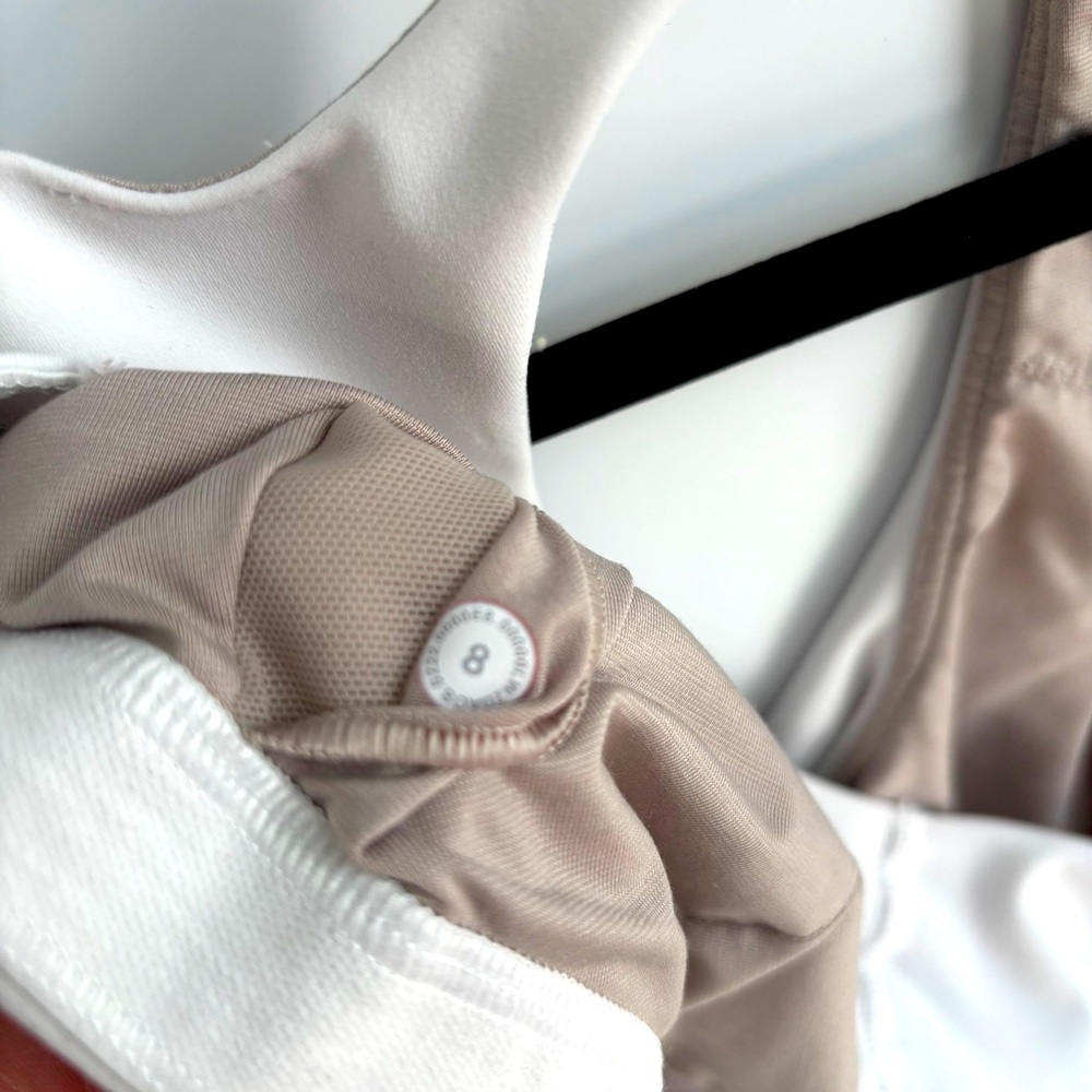 Lululemon Wondertrain Sport Bra, White/Taupe, Size 8 - Picture 4 of 4